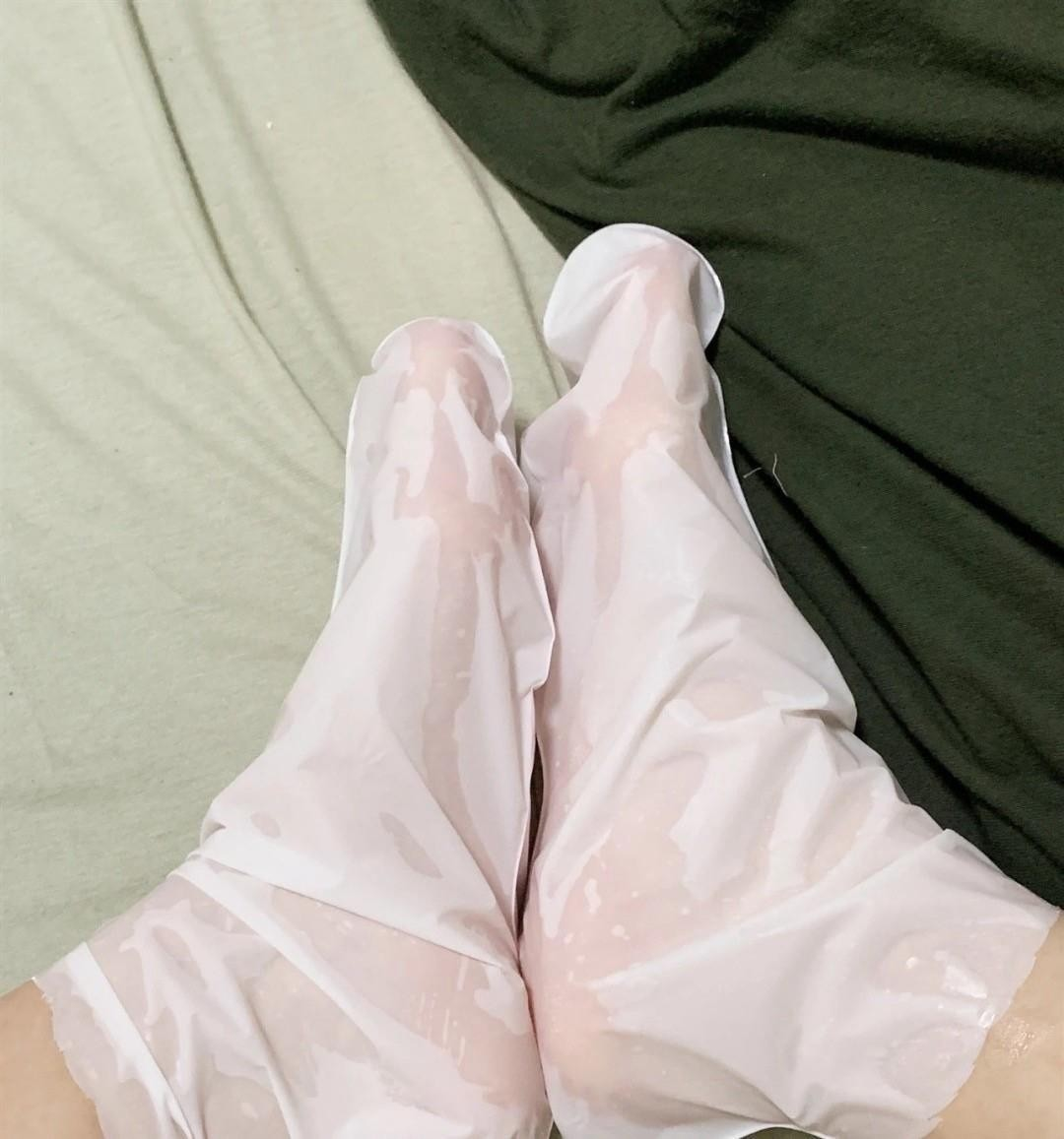 le’muses 煥膚去角質 雪松香氛保濕嫩足膜圖片-4